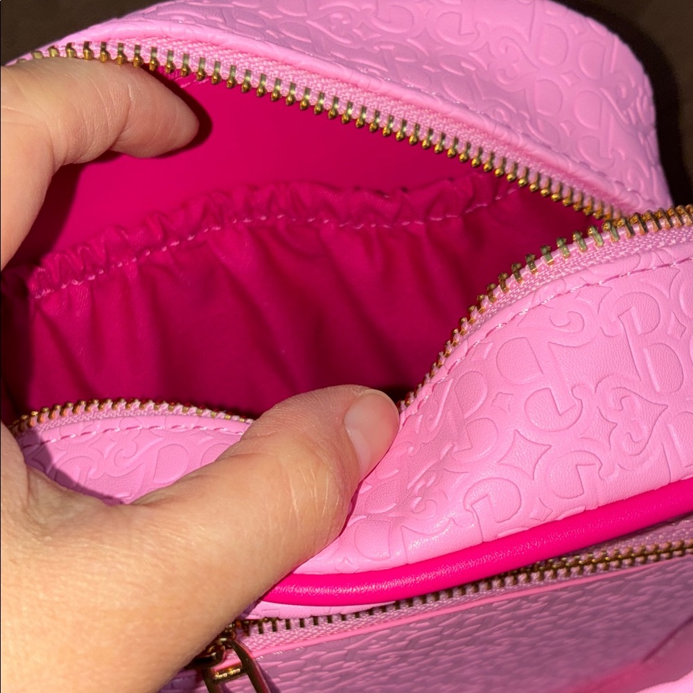 Barbie Pink Embossed crossbody bag with pin Complete your Halloween Barbie look! - Picture 6 of 7
